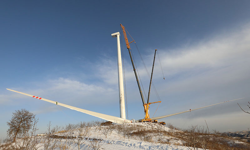 作為駐晉央企，中國能建山西電建將此項(xiàng)目作為投身山西新能源產(chǎn)業(yè)的標(biāo)桿項(xiàng)目，以高度的責(zé)任感和使命感，高標(biāo)準(zhǔn)、高速度推進(jìn)項(xiàng)目前期和設(shè)計、施工建設(shè)、設(shè)備供應(yīng)等工作。