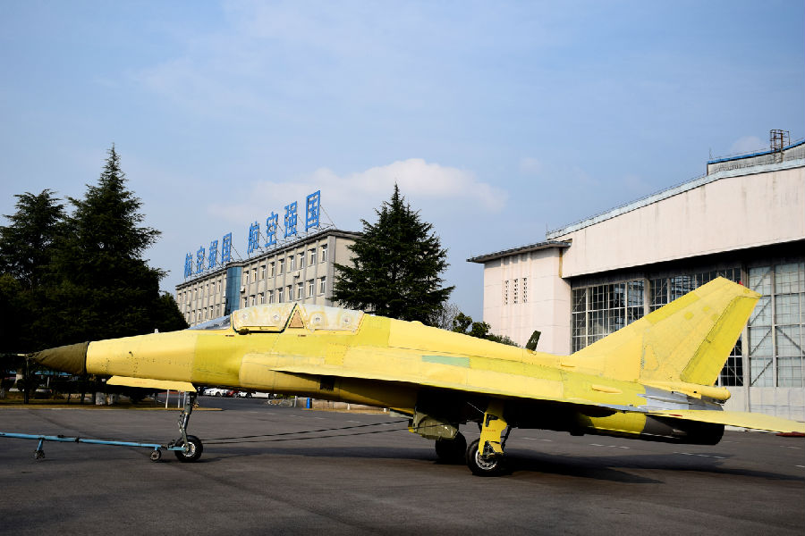 圖為航空工業(yè)貴飛首架批產(chǎn)海軍型“山鷹”飛機(jī)交付試飛站。